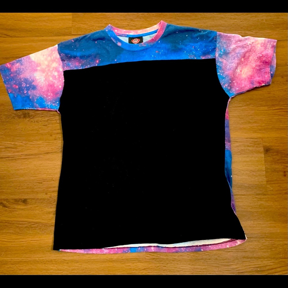 Mens top size lg New York area code 212